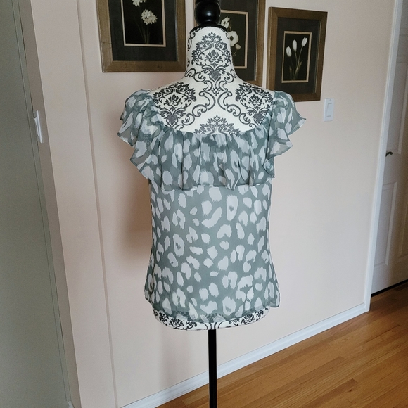 Sam Edelman ruffled sleeveless blouse - Picture 2 of 9